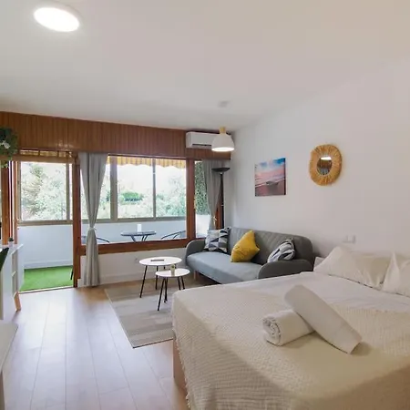 Amplio Estudio Con Terraza, Parking Y Reformado *