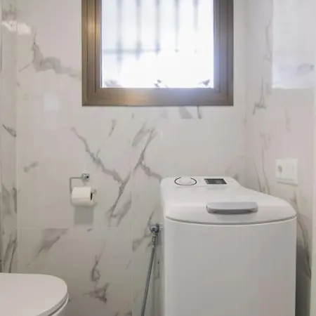 Amplio Estudio Con Terraza, Parking Y Reformado * Fuengirola