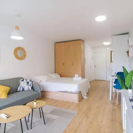 Amplio Estudio Con Terraza, Parking Y Reformado Fuengirola