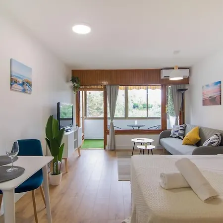 Amplio Estudio Con Terraza, Parking Y Reformado Fuengirola